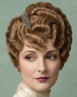 Penteado preso com ondas marcadas