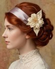Penteado preso rom�ntico com cabelo ruivo