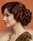 Cabelo ruivo acobreado dos anos 1910 com ondas