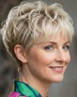 Corte pixie com volume fácil de estilizar