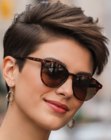 Corte pixie com as laterais bem curtas