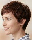 Corte de cabelo feminino prático no estilo 'lavou, levou'