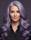 Cabelo lavanda longo e ondulado