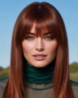 Cabelo longo e blusa de gola alta arrastão