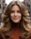Cabelo longo e repicado em camadas estilo anos 70