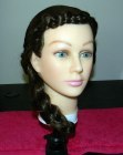 Penteado com uma tran�a lateral rom�ntica
