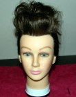 Penteado preso para um falso corte pixie