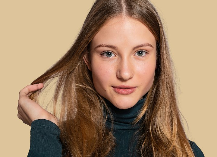 Jovem mulher antes da transformação do cabelo