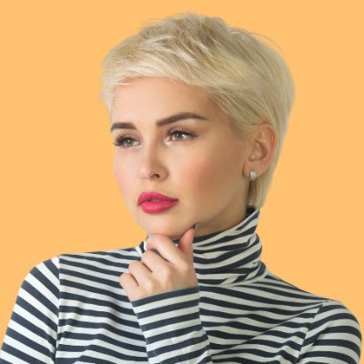 Mulher com um penteado curto